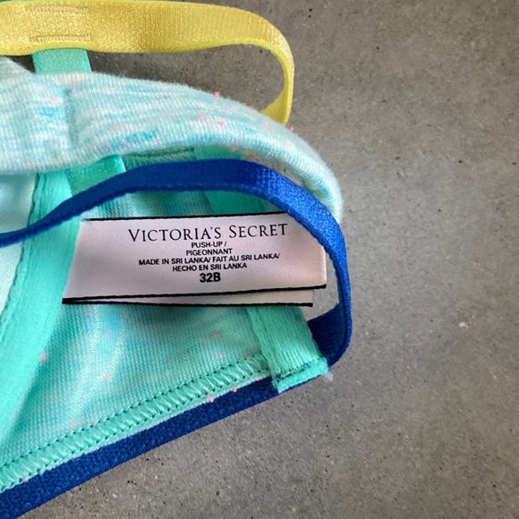 Victoria secret push up bra - Picture 3 of 3